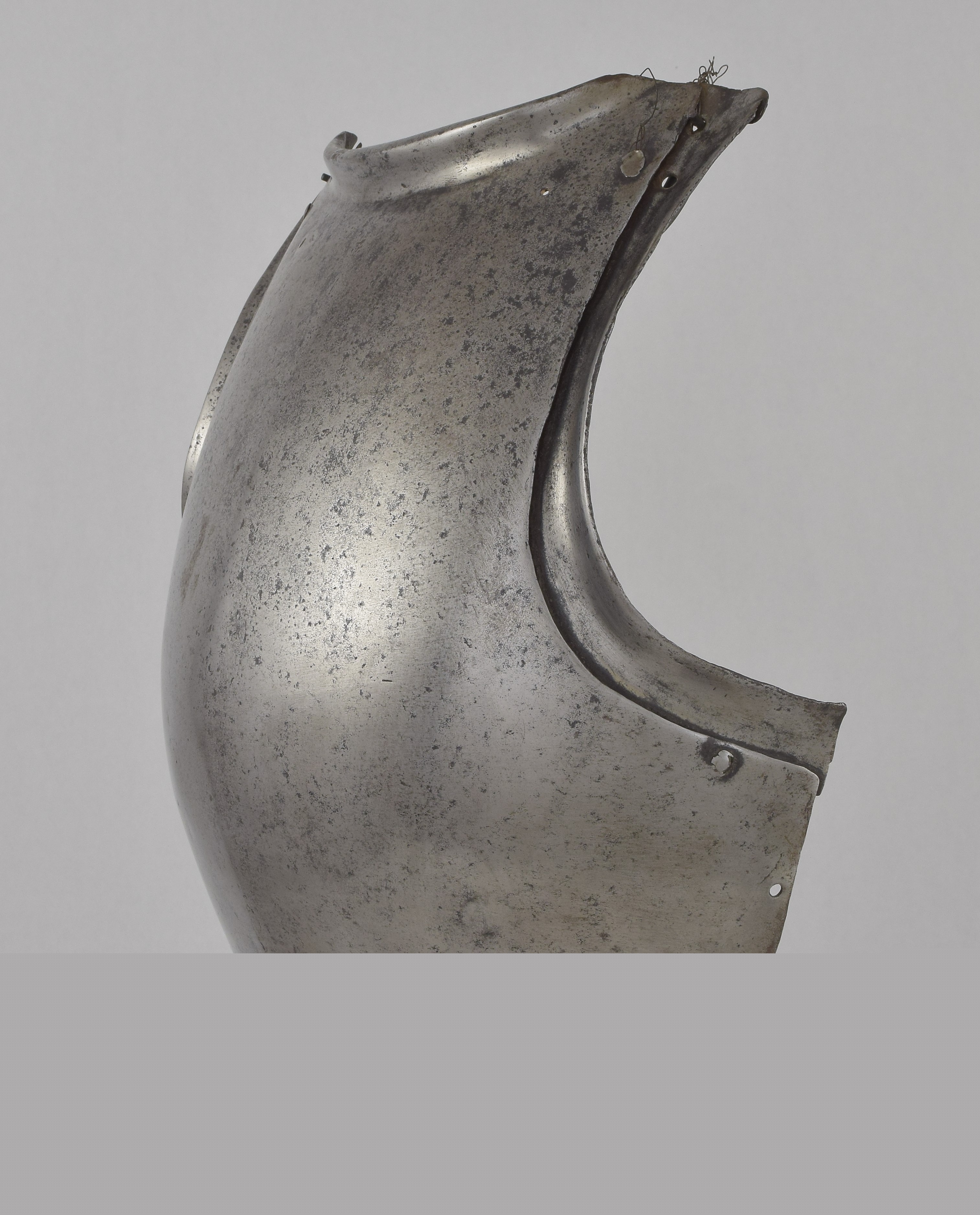 Breast plate shape