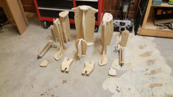 breakdown steel and wood stand for a Pisan half armor