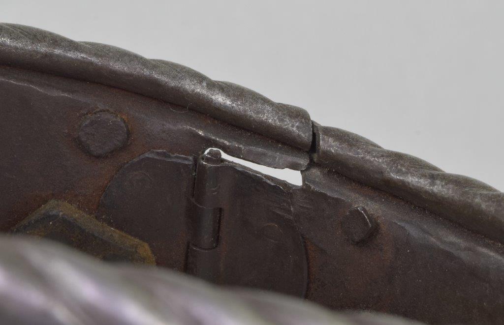 gorget details showing the uppper plate, roll, hinges and pins