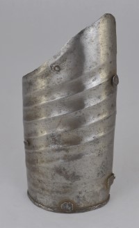 Outer vambrace plate